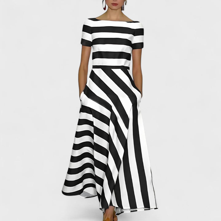 Emma – Lightweight and airy dress with thin stripes
