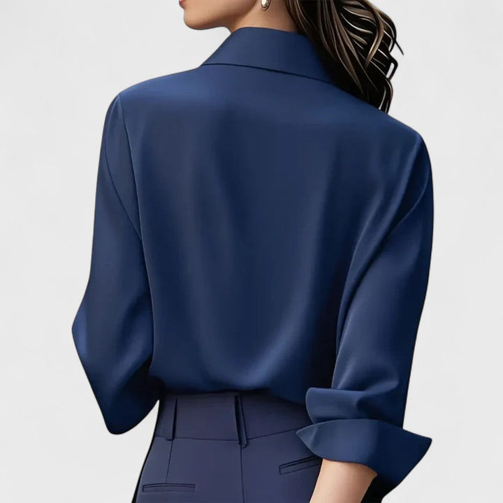 Melvaya - Elegant in Glossy Satin