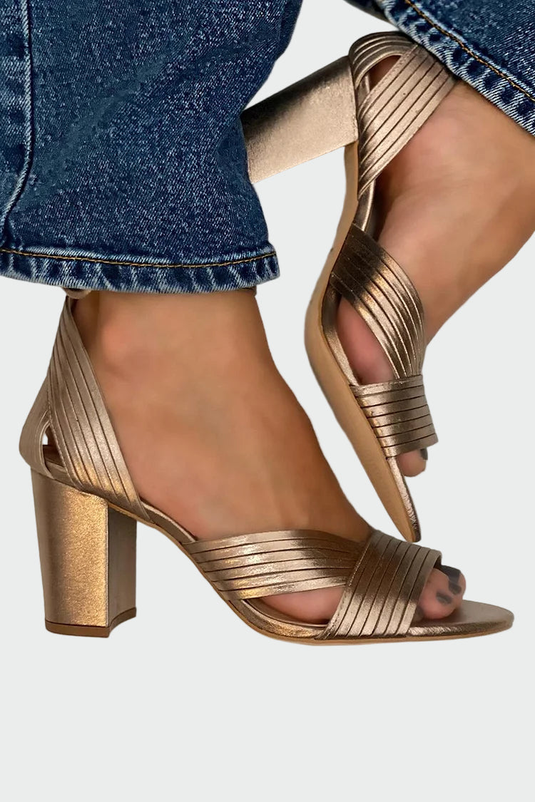 Elegant sandals with strap