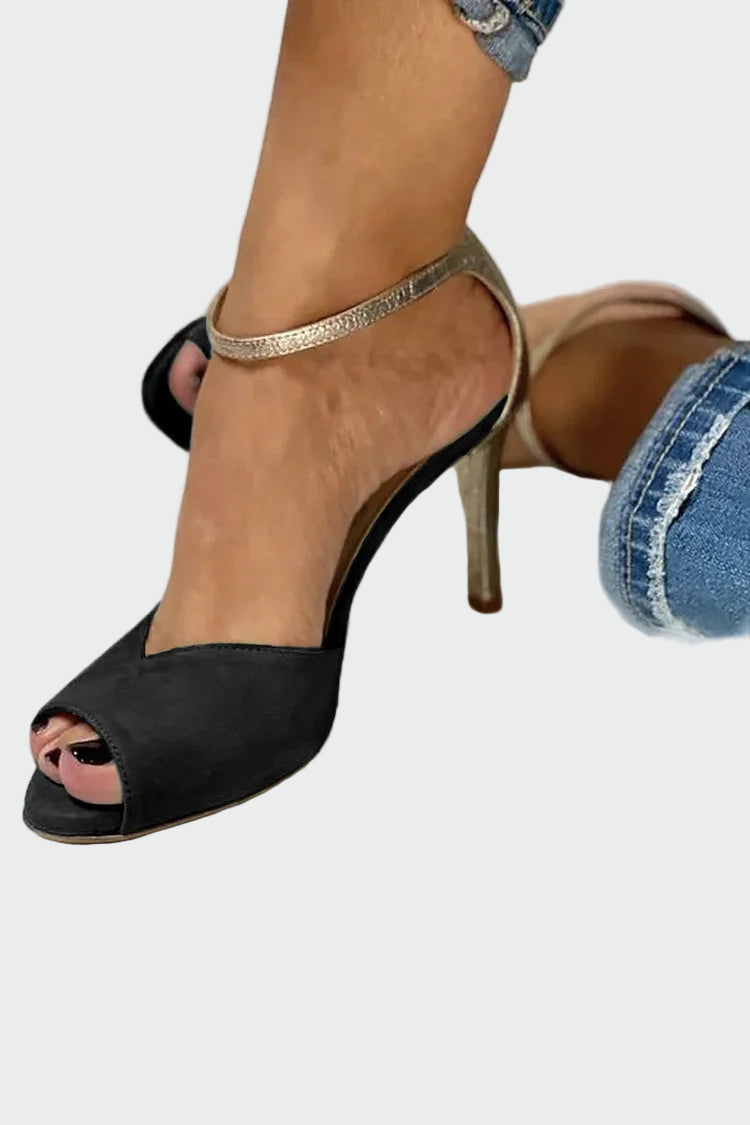 Elegant sandal with metal strap