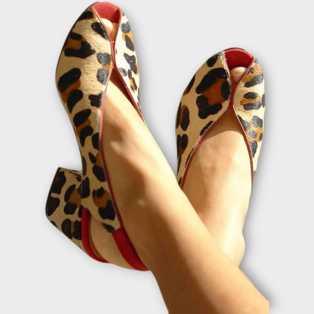 Heeled sandals in leopard print