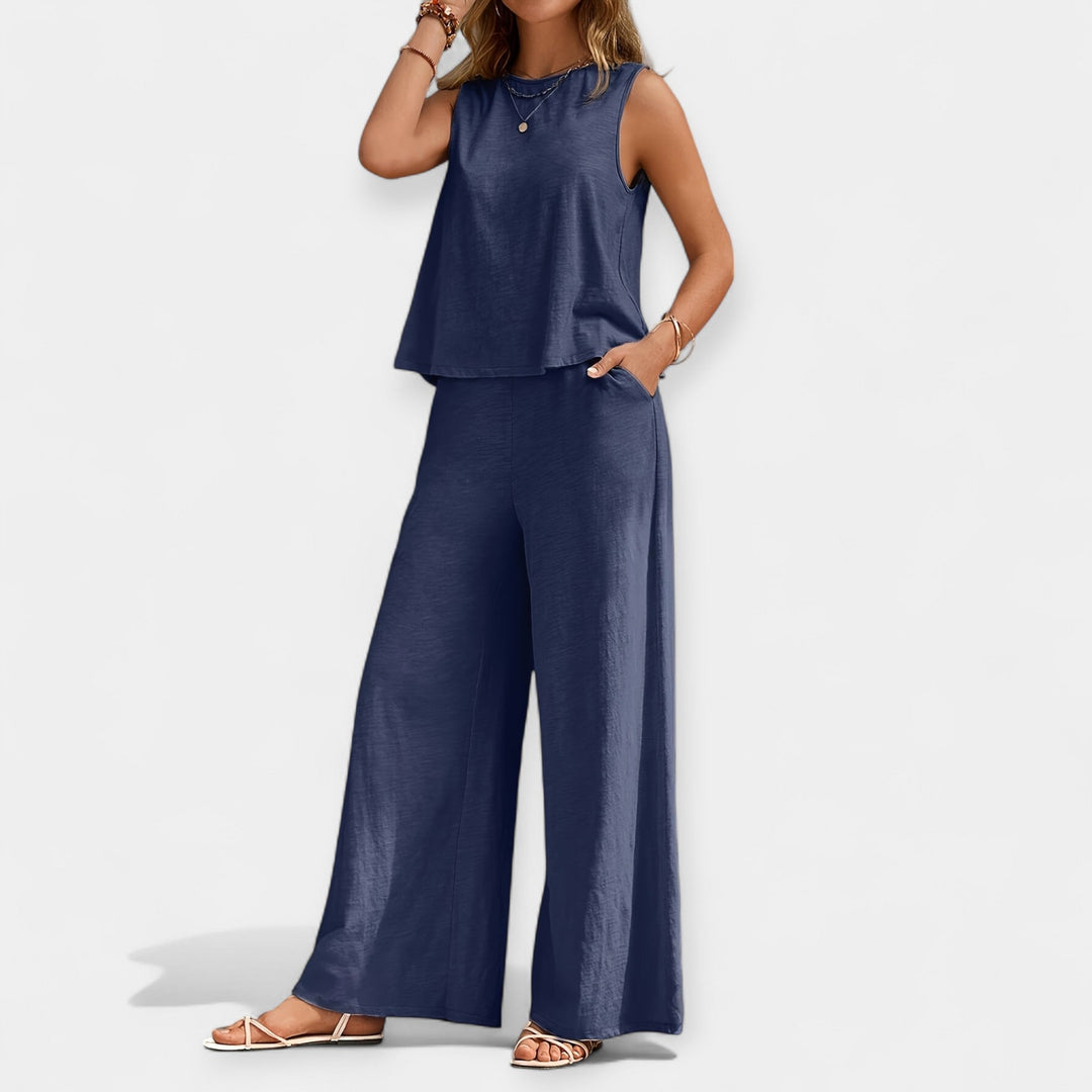 Set with Sleeveless Top and Wide Pants