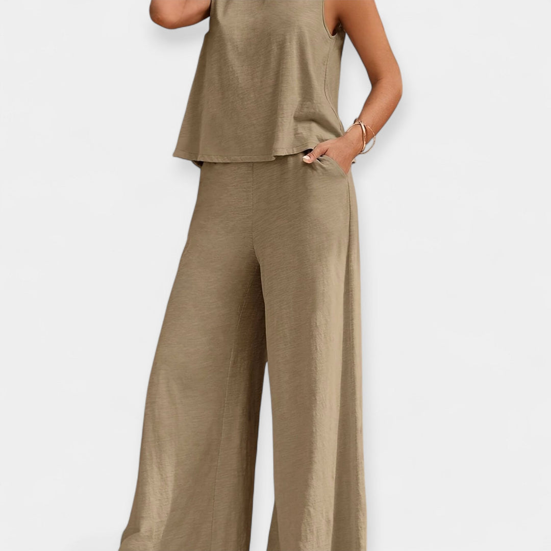 Set with Sleeveless Top and Wide Pants