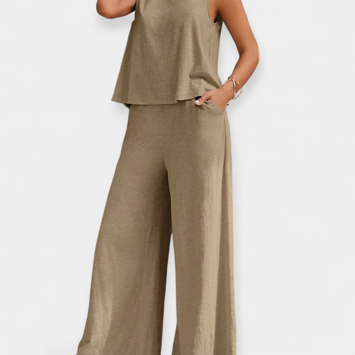 Set with Sleeveless Top and Wide Pants