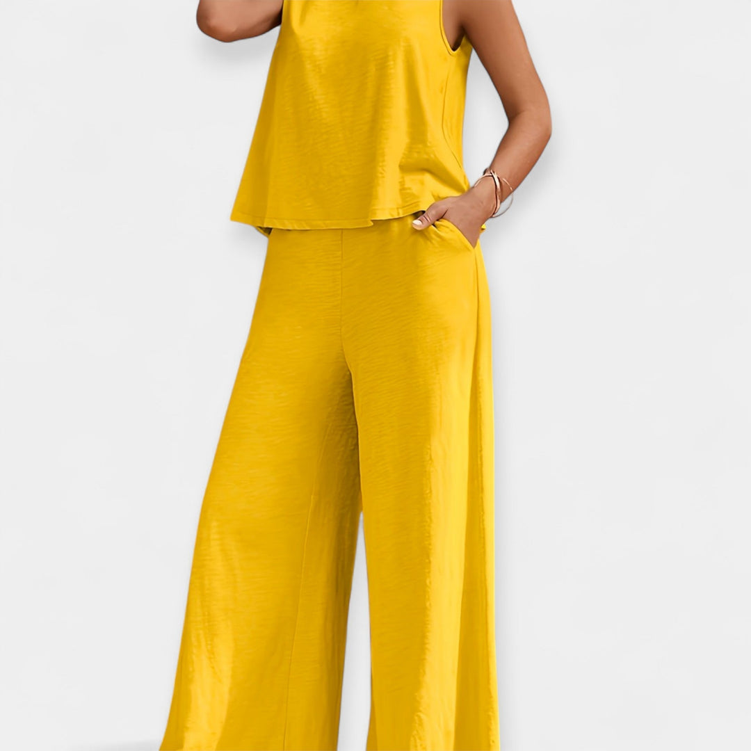 Set with Sleeveless Top and Wide Pants