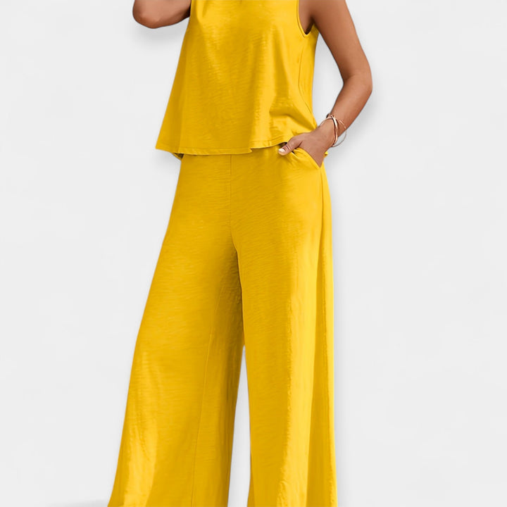 Set with Sleeveless Top and Wide Pants