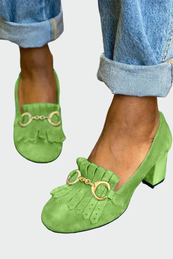 Shoes with fringe details and golden buckle