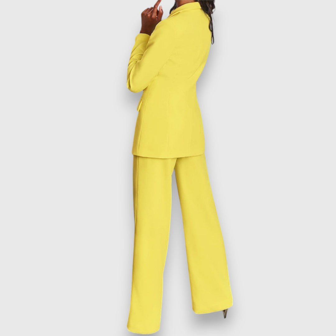 Set Blazer for Elegant Appearances