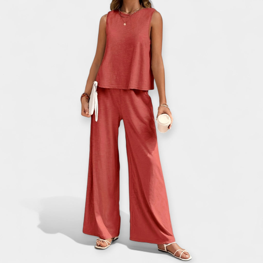 Set with Sleeveless Top and Wide Pants