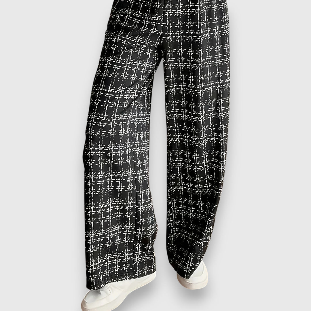 Set to share with V-neck and matching pants