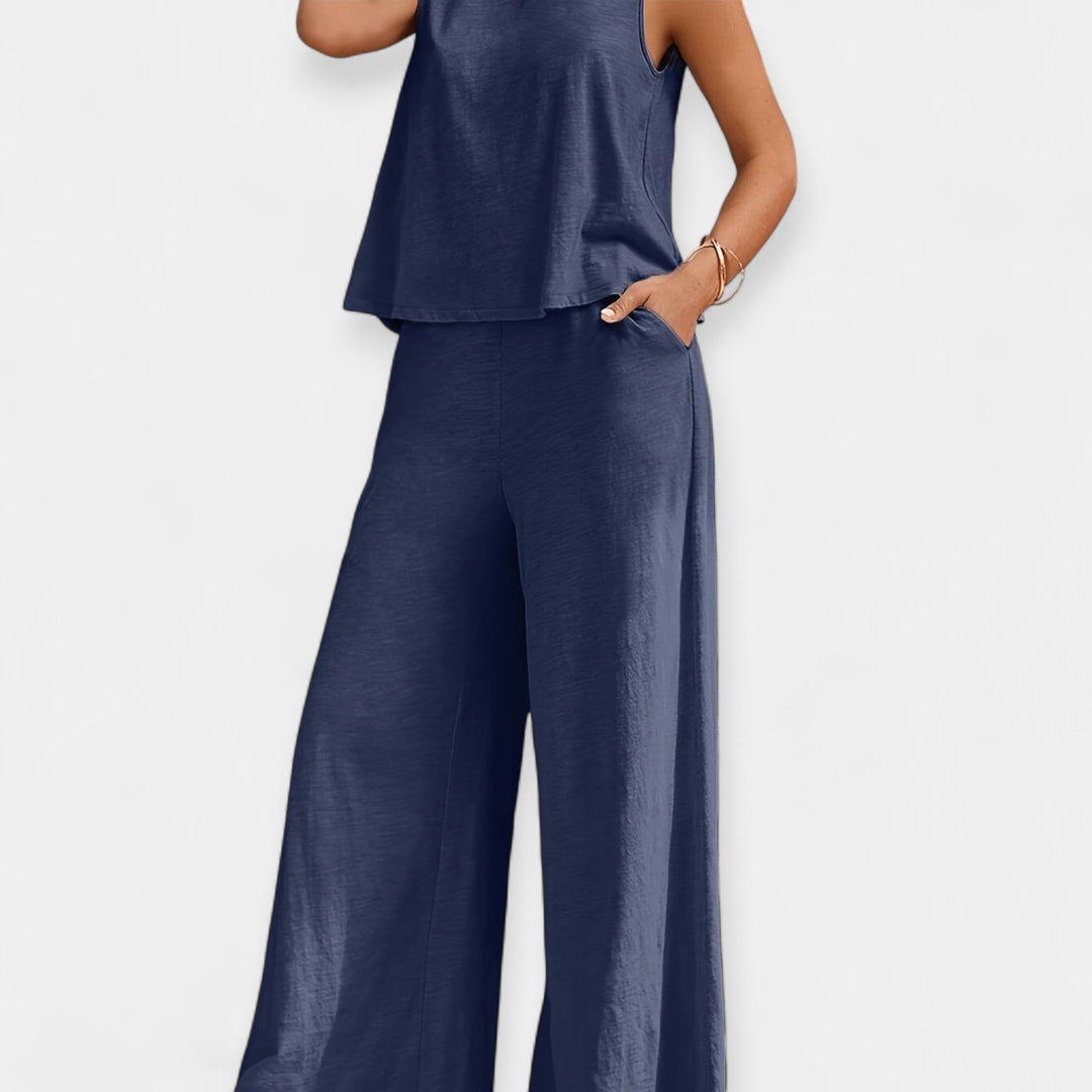 Set with Sleeveless Top and Wide Pants