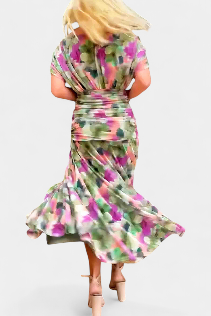 Lang Flower Dress with V-Neck and Romantic Elegance